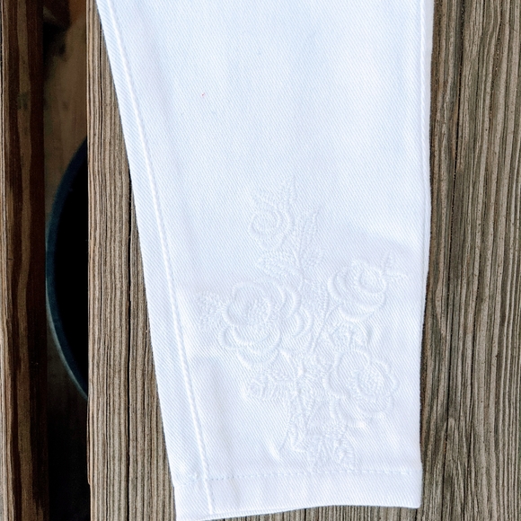 JANIE AND JACK Girl Jeans with Flowers | 4 YRS NWT - Picture 5 of 11